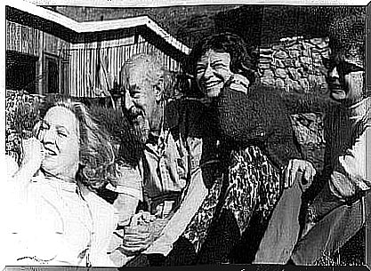 Fritz Perls with his friends