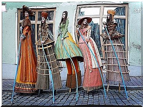 ladies on stilts