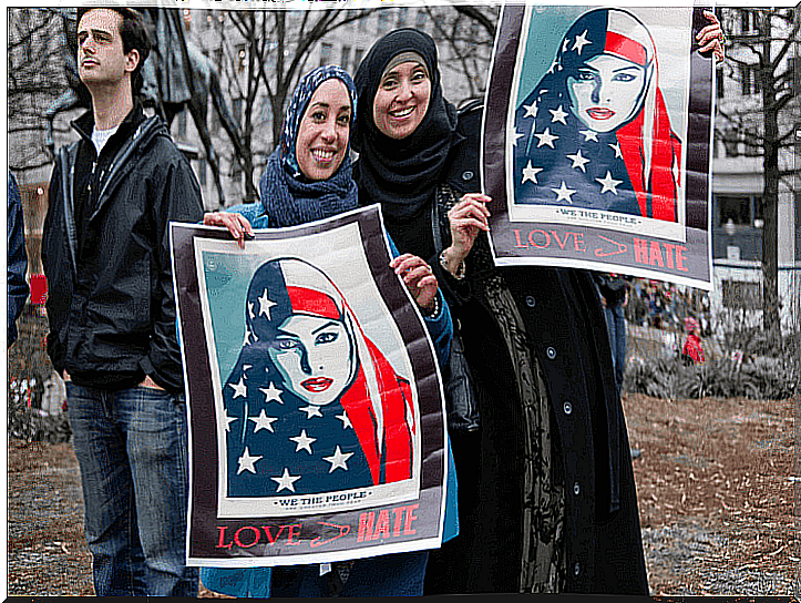 women fighting xenophobia